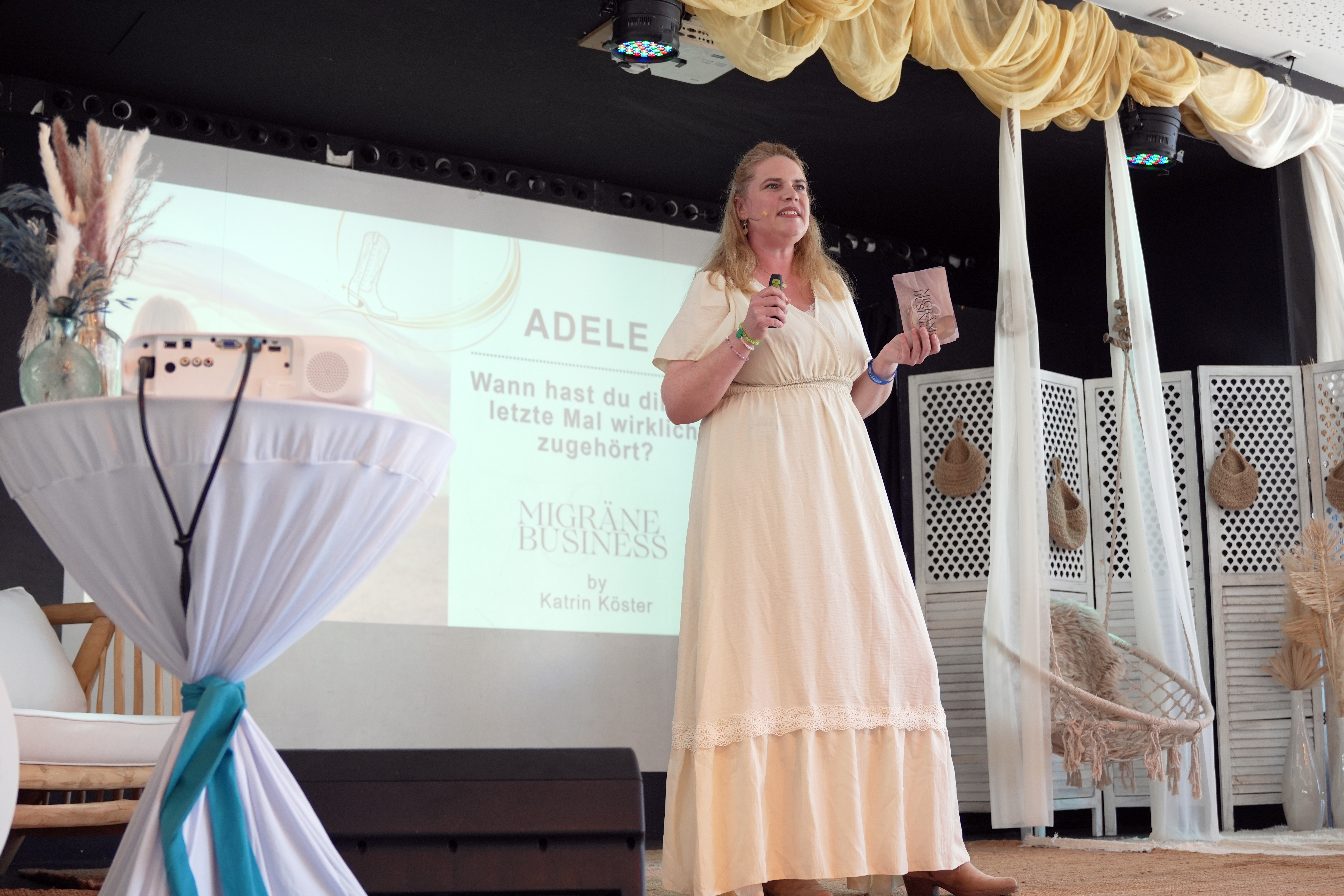 Katrin Köster bei ihrer Keynote Speech auf Mallorca BodyMindSoul